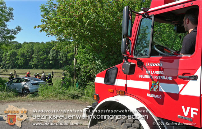 20210610 Spektakulaerer Verkehrsunfall mit einem Tesla auf der L4007 Foto: © Stefan Schneider BFKDO Baden 20210610 Spektakulaerer Verkehrsunfall mit einem Tesla auf der L4007 Foto: © Stefan Schneider BFKDO Baden