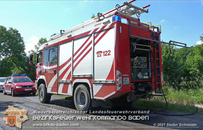 20210610 Spektakulaerer Verkehrsunfall mit einem Tesla auf der L4007 Foto: © Stefan Schneider BFKDO Baden 20210610 Spektakulaerer Verkehrsunfall mit einem Tesla auf der L4007 Foto: © Stefan Schneider BFKDO Baden