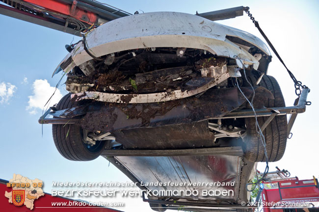 20210610 Spektakulaerer Verkehrsunfall mit einem Tesla auf der L4007 Foto: © Stefan Schneider BFKDO Baden 20210610 Spektakulaerer Verkehrsunfall mit einem Tesla auf der L4007 Foto: © Stefan Schneider BFKDO Baden