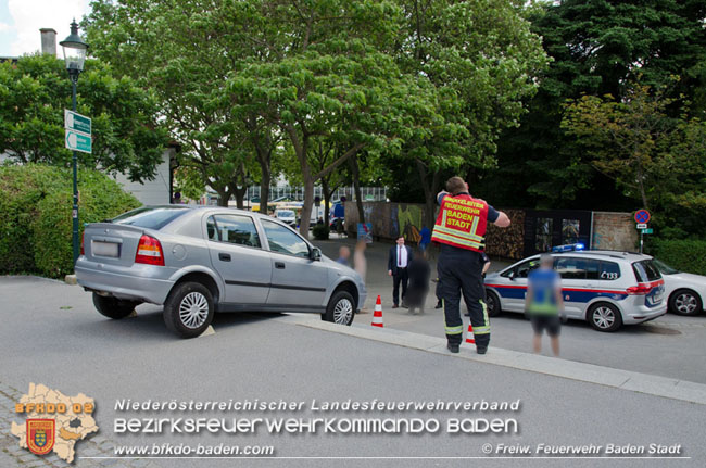 20210611 Pkw auf Abwegen in Baden  Fotos: © Freiwillige Feuerwehr Baden-Stadt / Nikolaus Jahn / Markus Hanel 