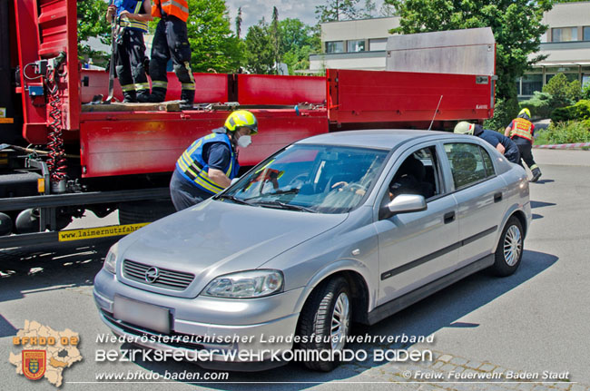 20210611 Pkw auf Abwegen in Baden  Fotos: © Freiwillige Feuerwehr Baden-Stadt / Nikolaus Jahn / Markus Hanel 