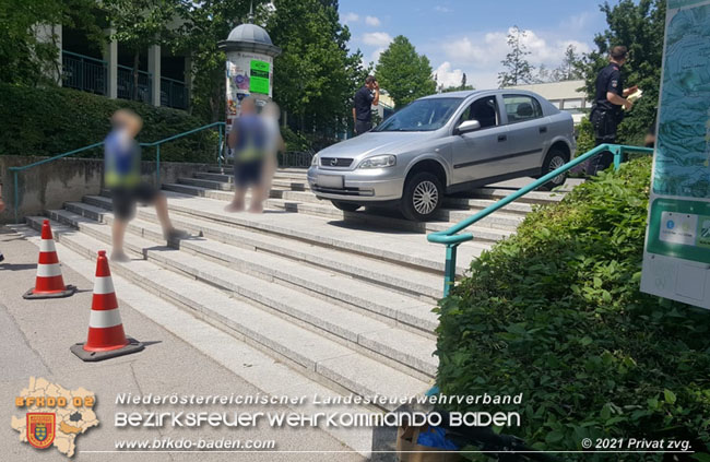 20210611 Pkw auf Abwegen in Baden  Foto: © Freiwillige Feuerwehr Baden-Stadt / Privat zvg