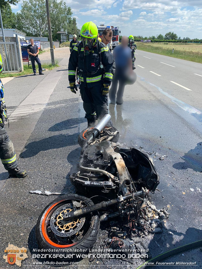 20210613 Brand eines Motorrades auf der B212 Möllersdorf Foto: © Freiwillige Feuerwehr Möllersdorf 20210613 Brand eines Motorrades auf der B212 Möllersdorf Foto: © Freiwillige Feuerwehr Möllersdorf