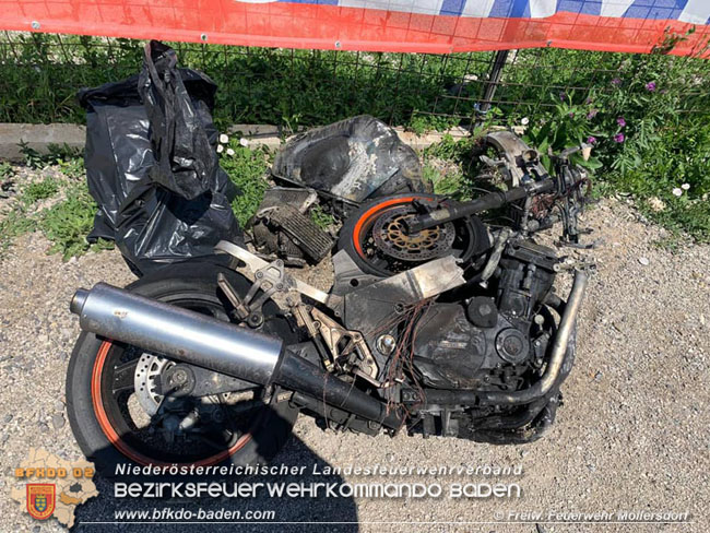 20210613 Brand eines Motorrades auf der B212 Möllersdorf Foto: © Freiwillige Feuerwehr Möllersdorf 20210613 Brand eines Motorrades auf der B212 Möllersdorf Foto: © Freiwillige Feuerwehr Möllersdorf