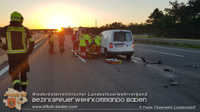 20210614 Verkehrsunfall auf der A2 bei Baden RFB Wien  Fotos: © Freiwillige Feuerwehr Leobersdorf 