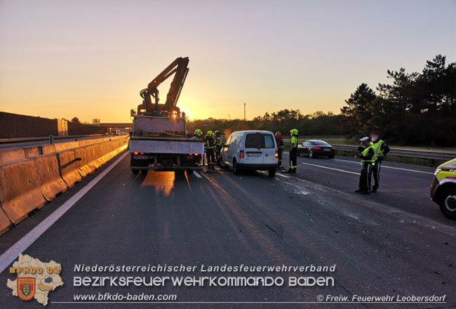 20210614 Verkehrsunfall auf der A2 bei Baden RFB Wien  Foto: © Freiwillige Feuerwehr Leobersdorf 