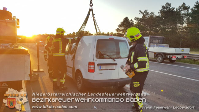 20210614 Verkehrsunfall auf der A2 bei Baden RFB Wien  Foto: © Freiwillige Feuerwehr Leobersdorf 