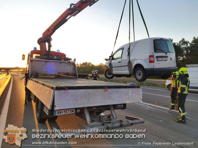 20210614 Verkehrsunfall auf der A2 bei Baden RFB Wien  Foto: © Freiwillige Feuerwehr Leobersdorf 