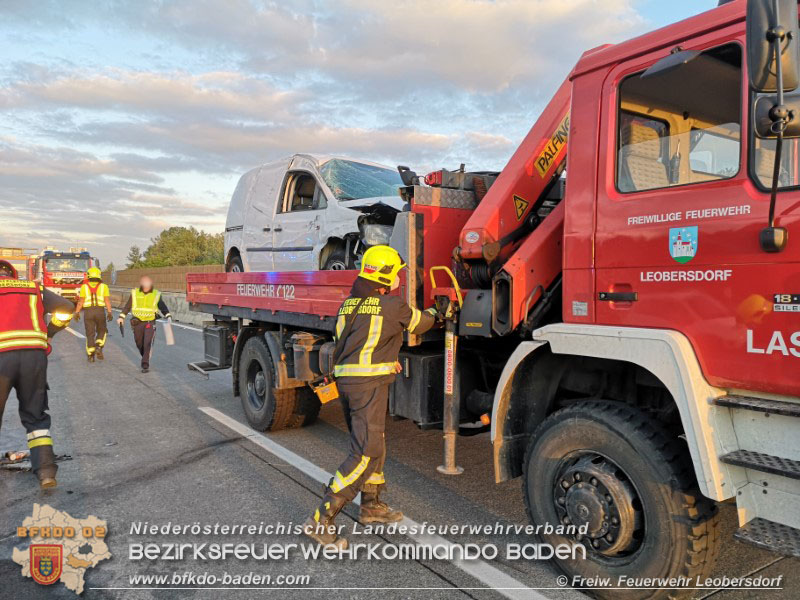 20210614 Verkehrsunfall auf der A2 bei Baden RFB Wien  Foto: © Freiwillige Feuerwehr Leobersdorf 