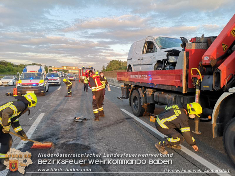 20210614 Verkehrsunfall auf der A2 bei Baden RFB Wien  Foto: © Freiwillige Feuerwehr Leobersdorf 