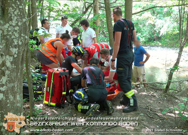 20210619 Feuerwehr unterstützt bei Rettungseinsatz beim Wegerl im Helenental Foto: © Stefan Schneider 20210619 Feuerwehr unterstützt bei Rettungseinsatz beim Wegerl im Helenental Foto: © Stefan Schneider