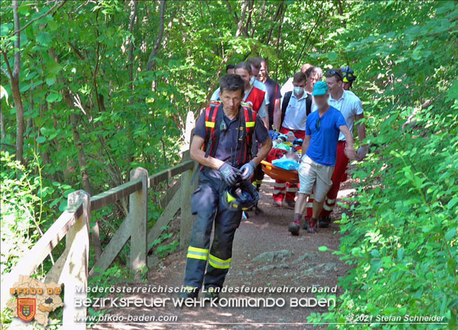20210619 Feuerwehr unterstützt bei Rettungseinsatz beim Wegerl im Helenental Foto: © Stefan Schneider 20210619 Feuerwehr unterstützt bei Rettungseinsatz beim Wegerl im Helenental Foto: © Stefan Schneider