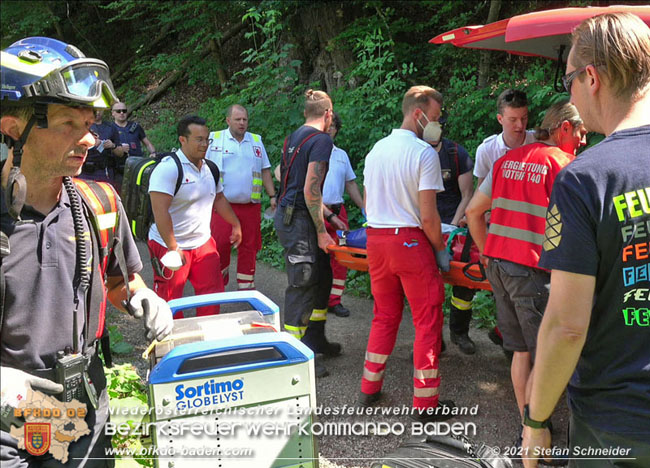 20210619 Feuerwehr unterstützt bei Rettungseinsatz beim Wegerl im Helenental Foto: © Stefan Schneider 20210619 Feuerwehr unterstützt bei Rettungseinsatz beim Wegerl im Helenental Foto: © Stefan Schneider