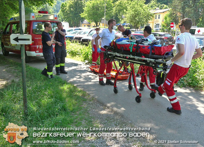 20210619 Feuerwehr unterstützt bei Rettungseinsatz beim Wegerl im Helenental Foto: © Stefan Schneider 20210619 Feuerwehr unterstützt bei Rettungseinsatz beim Wegerl im Helenental Foto: © Stefan Schneider