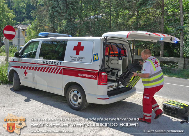 20210619 Feuerwehr unterstützt bei Rettungseinsatz beim Wegerl im Helenental Foto: © Stefan Schneider 20210619 Feuerwehr unterstützt bei Rettungseinsatz beim Wegerl im Helenental Foto: © Stefan Schneider