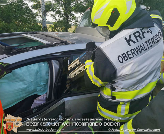 20210624 Mennschenrettung nach Verkehrsunfall auf der B210   Foto: © Freiwillige Feuerwehr Oberwaltersdorf
