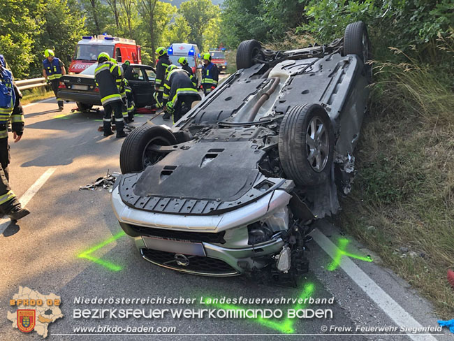 20210629 Verkehrsunfall auf der LB210 im Helenental  Foto: © Freiwillige Feuerwehr Siegenfeld 