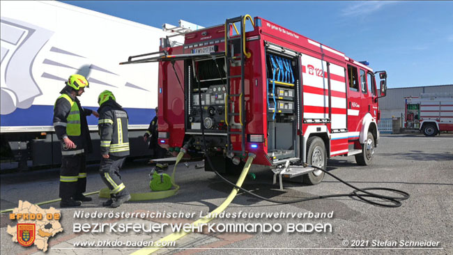 20210710 Flurbrand im IZ Traiskirchen-Tribuswinkel Foto: © Stefan Schneider BFK Baden 20210710 Flurbrand im IZ Traiskirchen-Tribuswinkel Foto: © Stefan Schneider BFK Baden