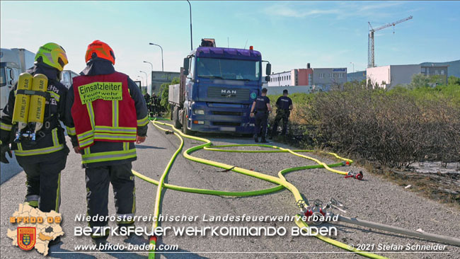 20210710 Flurbrand im IZ Traiskirchen-Tribuswinkel Foto: © Stefan Schneider BFK Baden 20210710 Flurbrand im IZ Traiskirchen-Tribuswinkel Foto: © Stefan Schneider BFK Baden