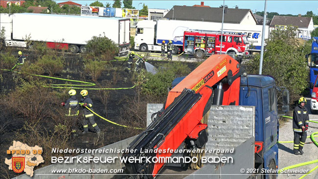 20210710 Flurbrand im IZ Traiskirchen-Tribuswinkel Foto: © Stefan Schneider BFK Baden 20210710 Flurbrand im IZ Traiskirchen-Tribuswinkel Foto: © Stefan Schneider BFK Baden