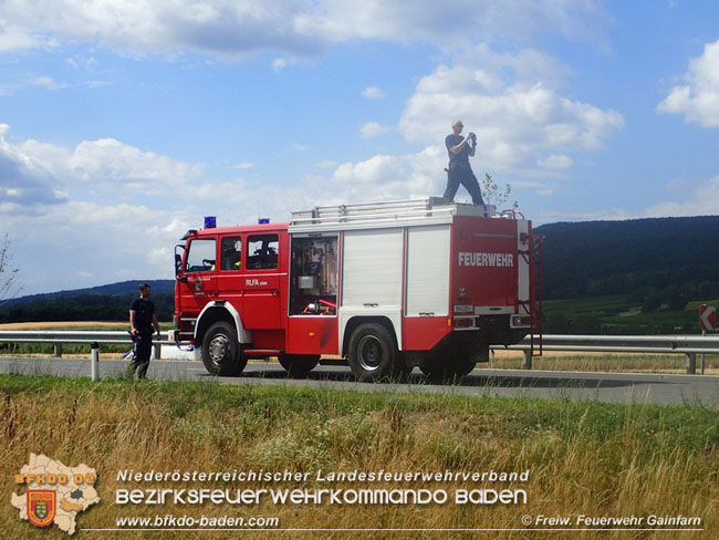 20210716 Verkehrsunfall auf der B212 bei Gainfarn  Foto: © Freiwillige Feuerwehr Gainfarn