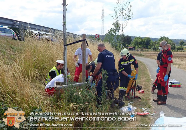20210716 Verkehrsunfall auf der B212 bei Gainfarn  Foto: © Freiwillige Feuerwehr Gainfarn