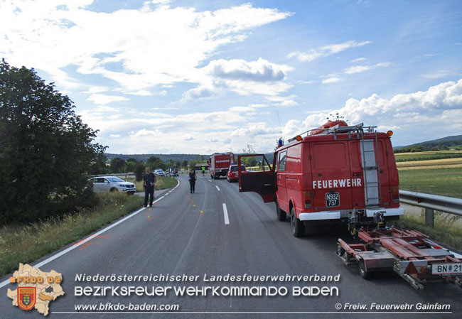 20210716 Verkehrsunfall auf der B212 bei Gainfarn  Foto: © Freiwillige Feuerwehr Gainfarn