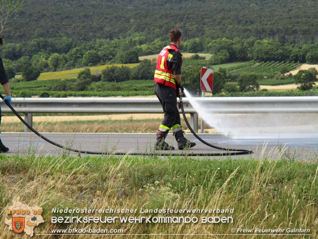 20210716 Verkehrsunfall auf der B212 bei Gainfarn  Foto: © Freiwillige Feuerwehr Gainfarn