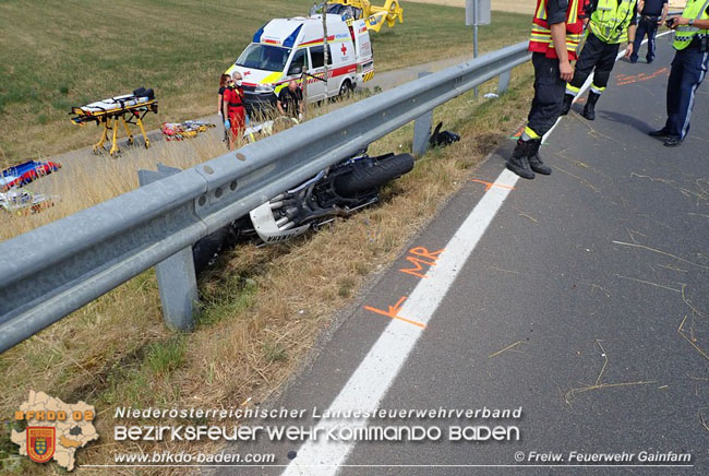 20210716 Verkehrsunfall auf der B212 bei Gainfarn  Foto: © Freiwillige Feuerwehr Gainfarn