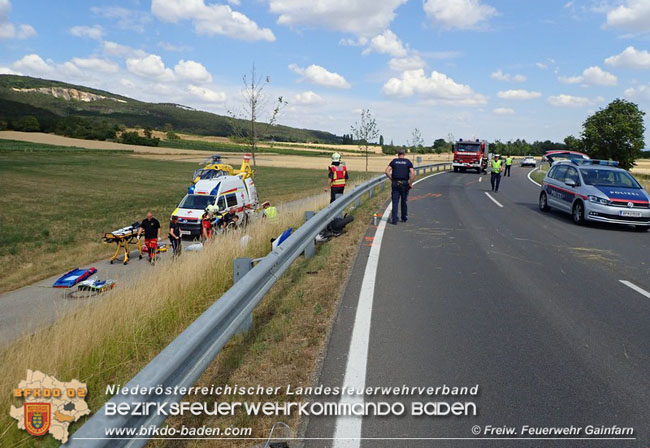 20210716 Verkehrsunfall auf der B212 bei Gainfarn  Foto: © Freiwillige Feuerwehr Gainfarn
