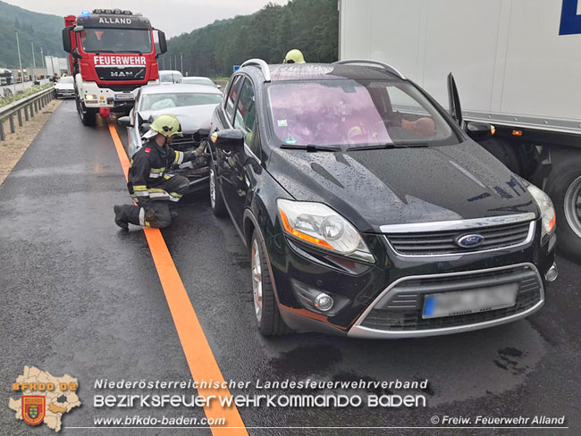 20210717 Verkehrsunfall auf der A21 im Baustellenbereich Alland  Foto: © Freiwillige Feuerwehr Alland 