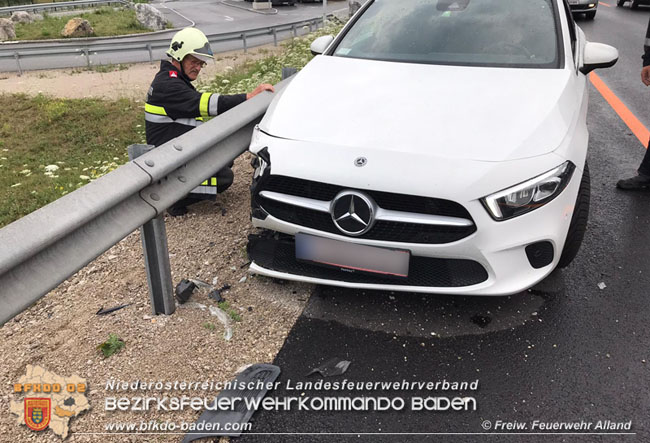 20210717 Verkehrsunfall auf der A21 im Baustellenbereich Alland  Foto: © Freiwillige Feuerwehr Alland 