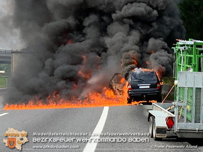 20210720 Fahrzeugbrand auf der A21  Foto: © Freiwillige Feuerwehr Alland 