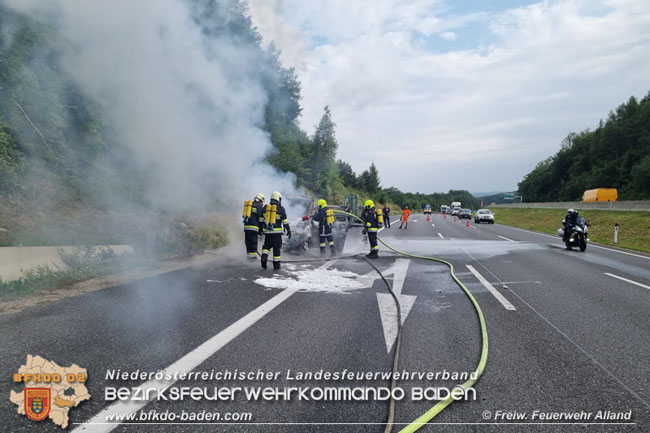 20210720 Fahrzeugbrand auf der A21  Foto: © Freiwillige Feuerwehr Alland 