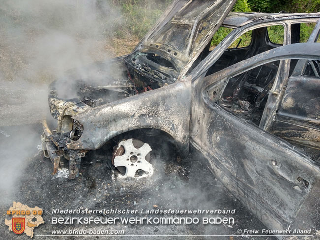20210720 Fahrzeugbrand auf der A21  Foto: © Freiwillige Feuerwehr Alland 