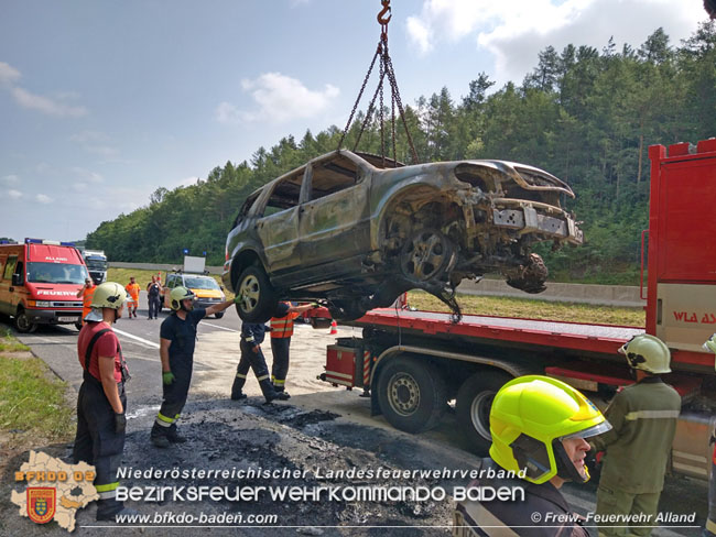 20210720 Fahrzeugbrand auf der A21  Foto: © Freiwillige Feuerwehr Alland 