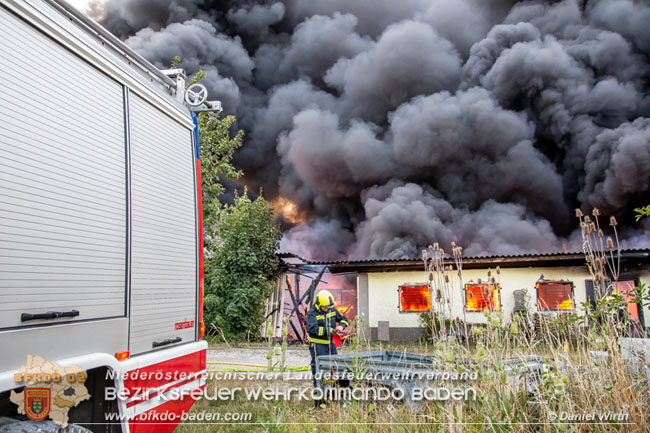 20210723 Feuerwehr-Großeinsatz bei Brand einer Halle in Kottingbrunn Foto: © Daniel Wirth 20210723 Feuerwehr-Großeinsatz bei Brand einer Halle in Kottingbrunn Foto: © Daniel Wirth