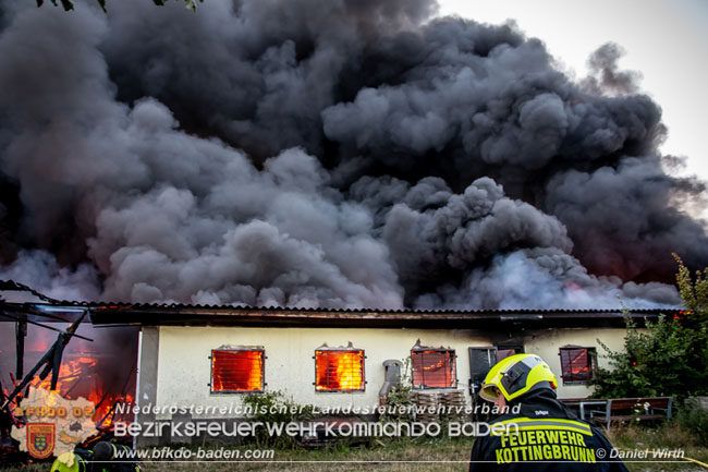 20210723 Feuerwehr-Großeinsatz bei Brand einer Halle in Kottingbrunn Foto: © Daniel Wirth 20210723 Feuerwehr-Großeinsatz bei Brand einer Halle in Kottingbrunn Foto: © Daniel Wirth