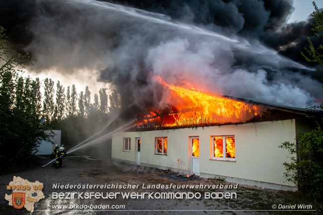 20210723 Feuerwehr-Großeinsatz bei Brand einer Halle in Kottingbrunn Foto: © Daniel Wirth 20210723 Feuerwehr-Großeinsatz bei Brand einer Halle in Kottingbrunn Foto: © Daniel Wirth