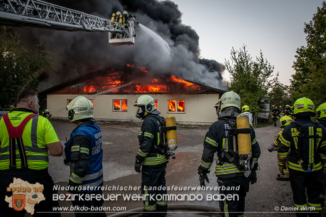 20210723 Feuerwehr-Großeinsatz bei Brand einer Halle in Kottingbrunn Foto: © Daniel Wirth 20210723 Feuerwehr-Großeinsatz bei Brand einer Halle in Kottingbrunn Foto: © Daniel Wirth