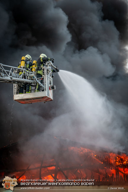20210723 Feuerwehr-Großeinsatz bei Brand einer Halle in Kottingbrunn Foto: © Daniel Wirth 20210723 Feuerwehr-Großeinsatz bei Brand einer Halle in Kottingbrunn Foto: © Daniel Wirth