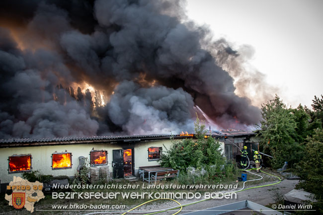 20210723 Feuerwehr-Großeinsatz bei Brand einer Halle in Kottingbrunn Foto: © Daniel Wirth 20210723 Feuerwehr-Großeinsatz bei Brand einer Halle in Kottingbrunn Foto: © Daniel Wirth