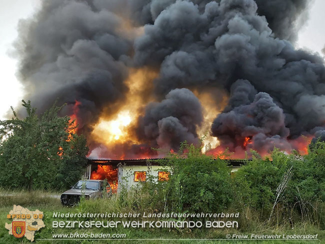 20210723 Feuerwehr-Großeinsatz bei Brand einer Halle in Kottingbrunn Foto: © FF Leobersdorf 20210723 Feuerwehr-Großeinsatz bei Brand einer Halle in Kottingbrunn Foto: © FF Leobersdorf