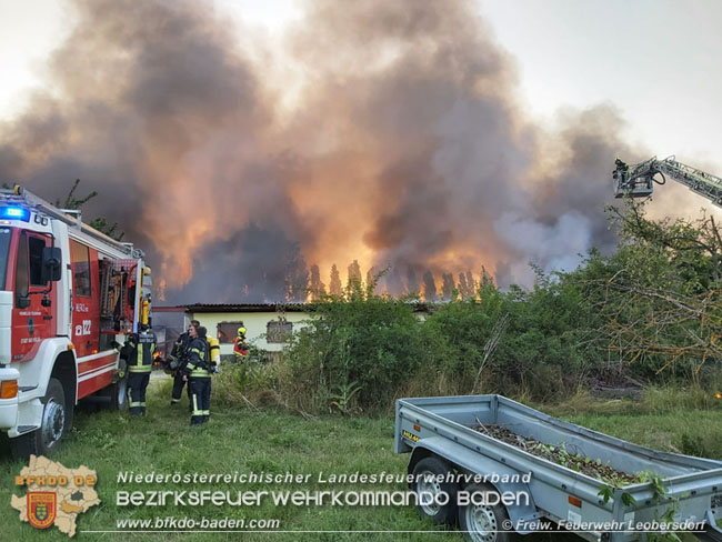 20210723 Feuerwehr-Großeinsatz bei Brand einer Halle in Kottingbrunn   Foto: © FF Leobersdorf