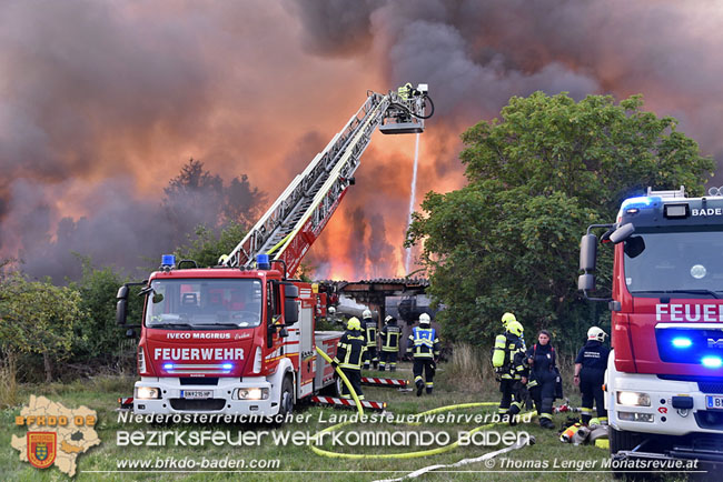 20210723 Feuerwehr-Großeinsatz bei Brand einer Halle in Kottingbrunn Foto: © Thomas Lenger Monatsrevue.at 20210723 Feuerwehr-Großeinsatz bei Brand einer Halle in Kottingbrunn Foto: © Thomas Lenger Monatsrevue.at