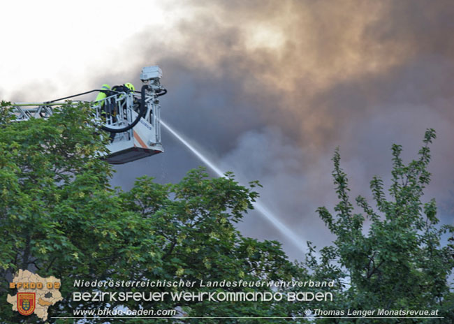 20210723 Feuerwehr-Großeinsatz bei Brand einer Halle in Kottingbrunn Foto: © Thomas Lenger Monatsrevue.at 20210723 Feuerwehr-Großeinsatz bei Brand einer Halle in Kottingbrunn Foto: © Thomas Lenger Monatsrevue.at
