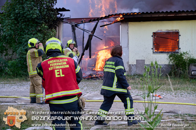 20210723 Feuerwehr-Großeinsatz bei Brand einer Halle in Kottingbrunn Foto: © Bernd Taxberger 20210723 Feuerwehr-Großeinsatz bei Brand einer Halle in Kottingbrunn Foto: © Bernd Taxberger