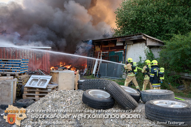 20210723 Feuerwehr-Großeinsatz bei Brand einer Halle in Kottingbrunn Foto: © Bernd Taxberger 20210723 Feuerwehr-Großeinsatz bei Brand einer Halle in Kottingbrunn Foto: © Bernd Taxberger