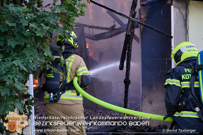 20210723 Feuerwehr-Großeinsatz bei Brand einer Halle in Kottingbrunn Foto: © Bernd Taxberger 20210723 Feuerwehr-Großeinsatz bei Brand einer Halle in Kottingbrunn Foto: © Bernd Taxberger