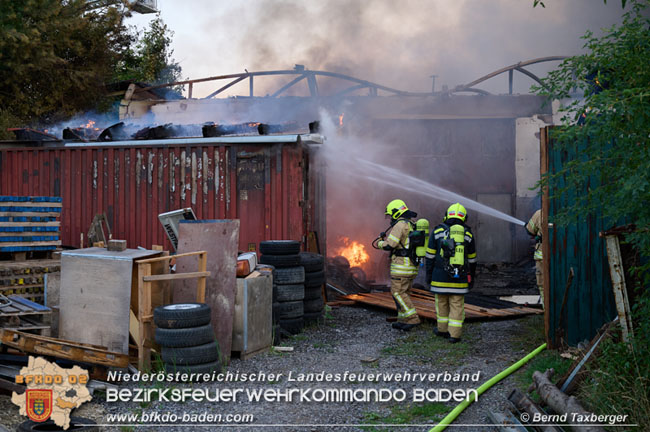 20210723 Feuerwehr-Großeinsatz bei Brand einer Halle in Kottingbrunn Foto: © Bernd Taxberger 20210723 Feuerwehr-Großeinsatz bei Brand einer Halle in Kottingbrunn Foto: © Bernd Taxberger